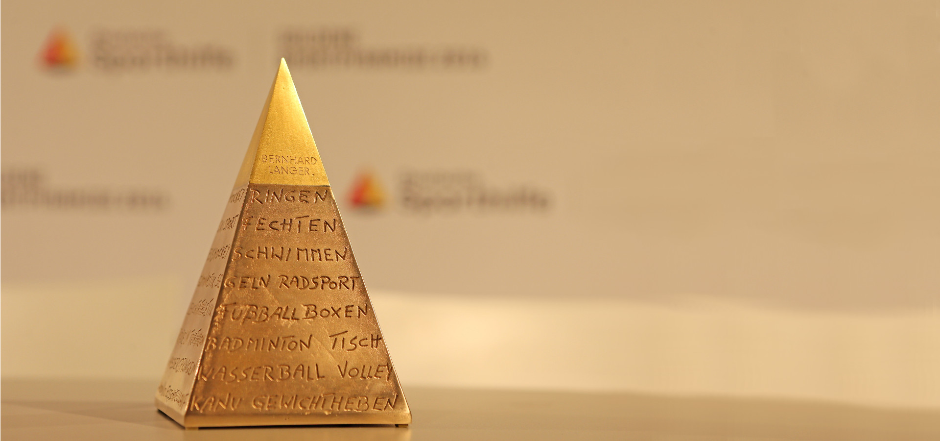 Goldene Sportpyramide - Auszeichnungen - Über Uns - Stiftung Deutsche ...